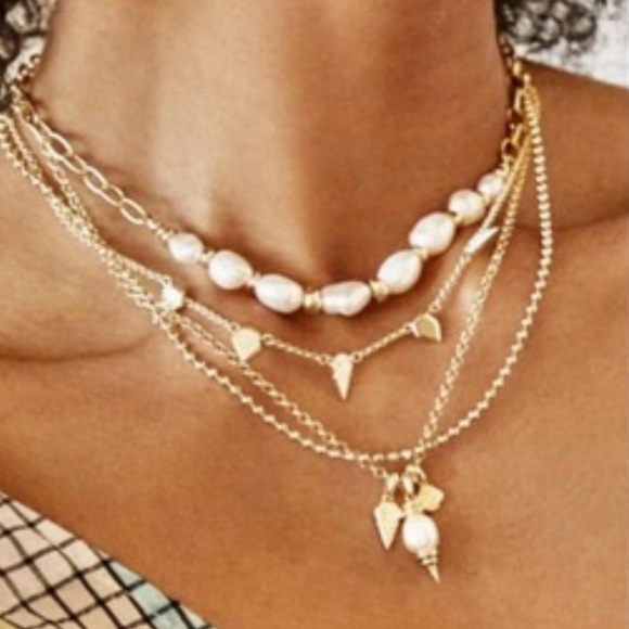 KENDRA SCOTT • Gold Demi Charm White Baroque Pearl Necklace - Picture 2 of 4